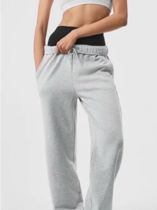 ALO Yoga Pants - Alo Accolade Straight Leg Sweatpant | color: Heather Grey | size: L